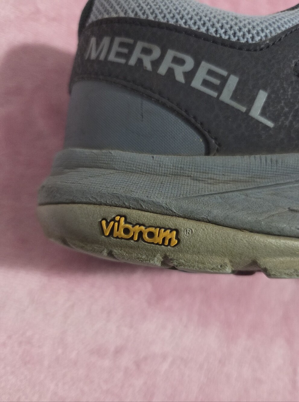 Merrell Men's Gray and Black Trail Sneaker with Vibram Logo - Picture 1 of 6